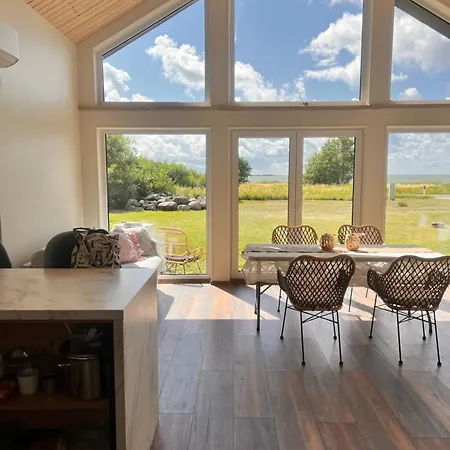 Saaremaa Majake Mere Aeaeres *